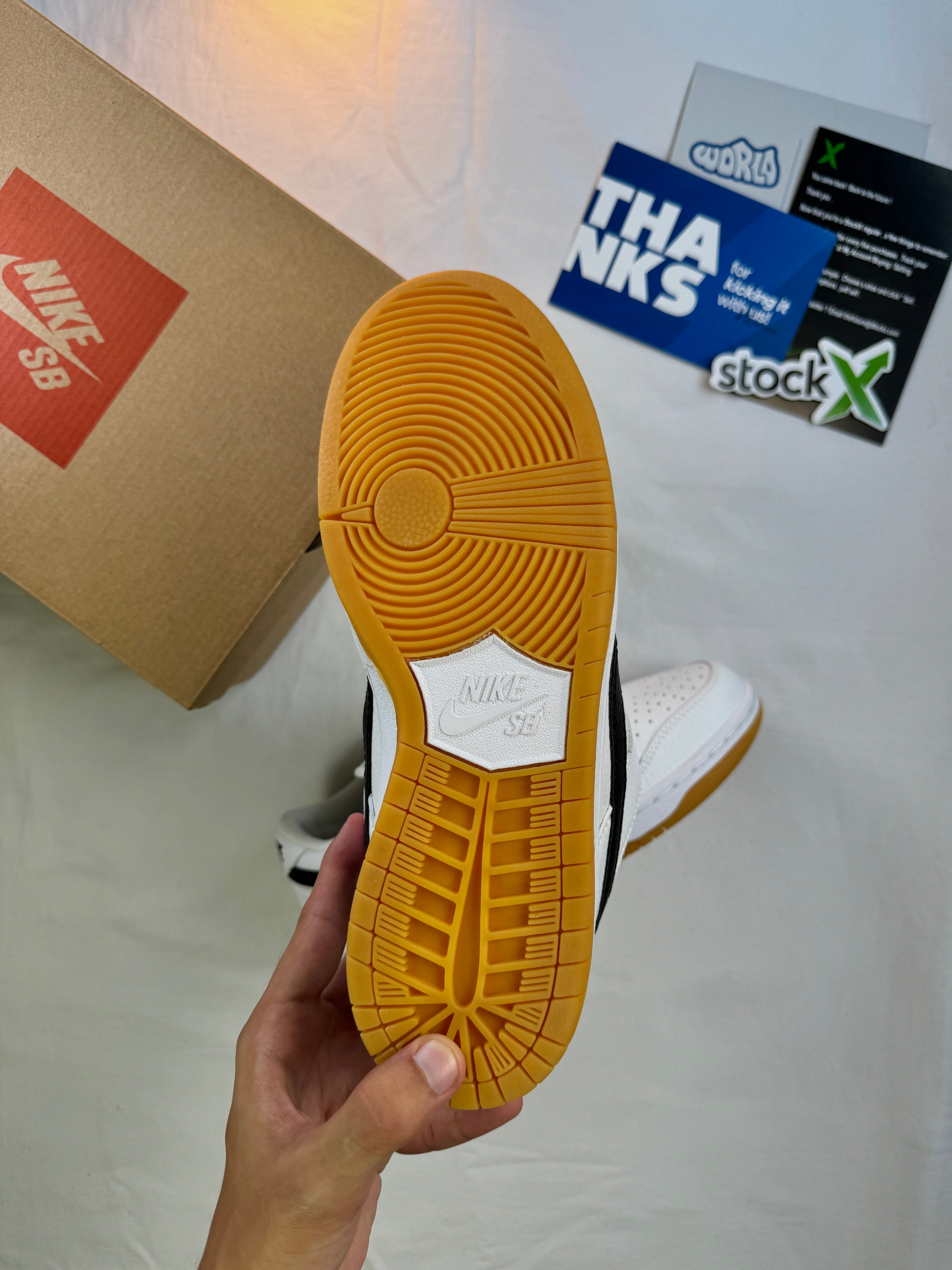 Nike DUNK LOW SB 'WHITE GUM'