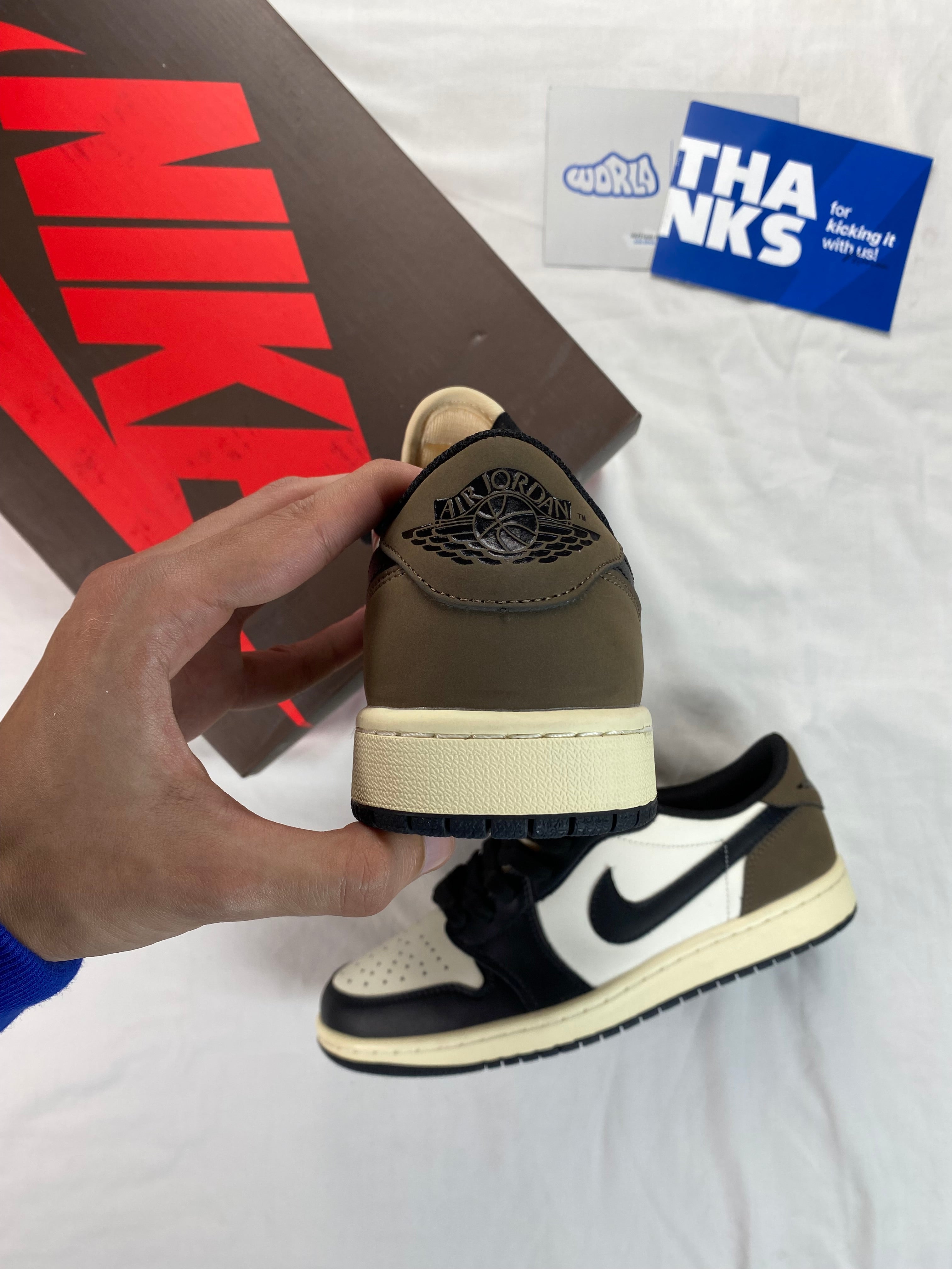 Jordan 1 Retro Low OG 'Mocha'