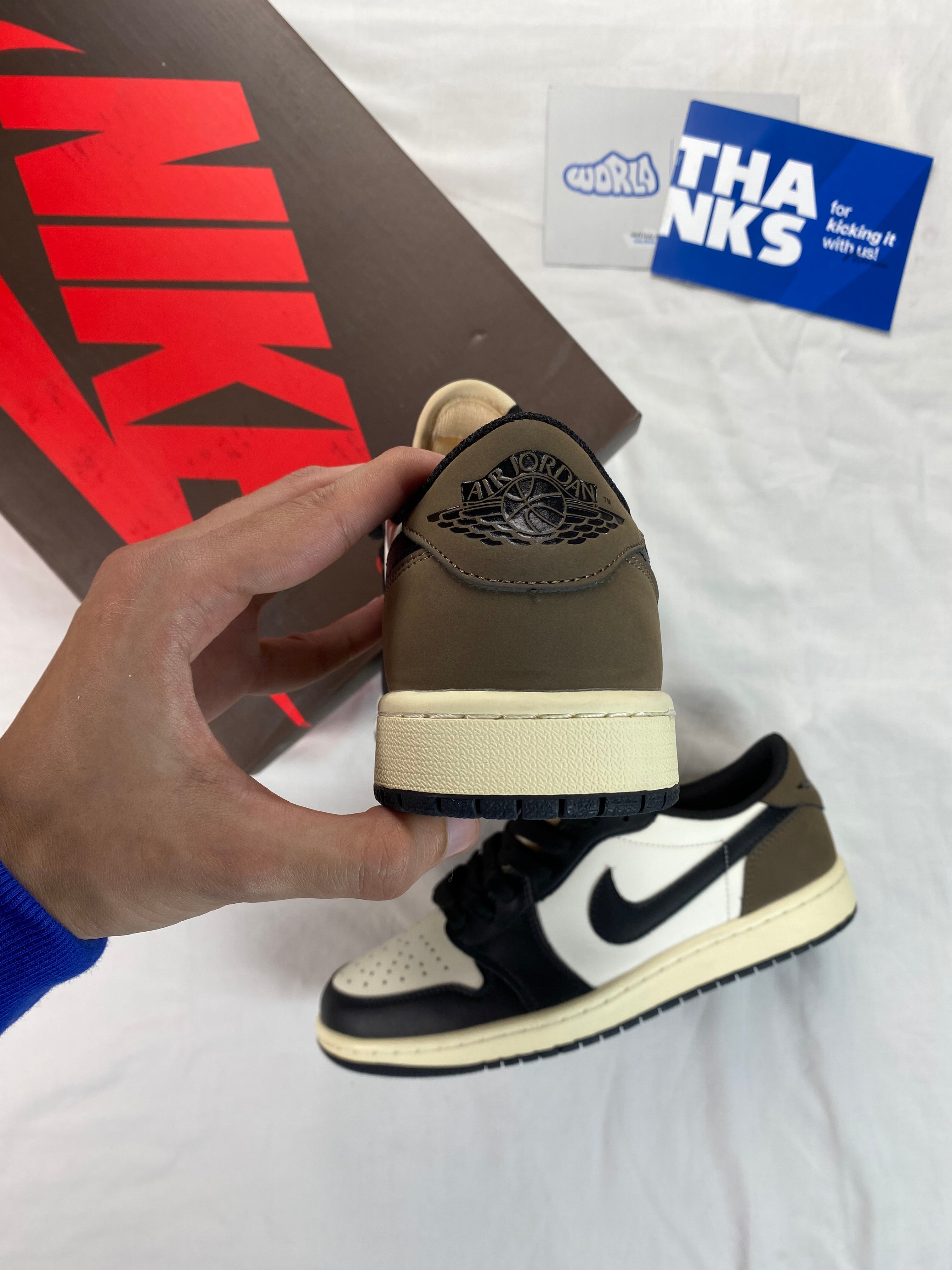 Jordan 1 Retro Low OG 'Mocha'